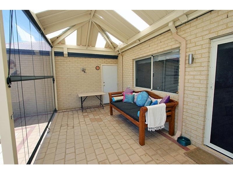 4 Dryandra Place, Halls Head WA 6210