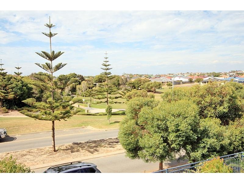 38 Boardwalk Boulevard, Halls Head WA 6210