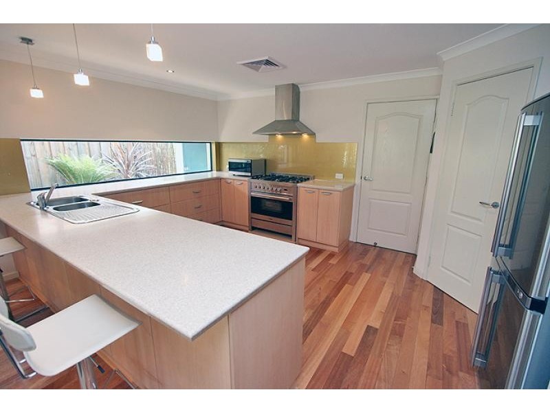 38 Boardwalk Boulevard, Halls Head WA 6210