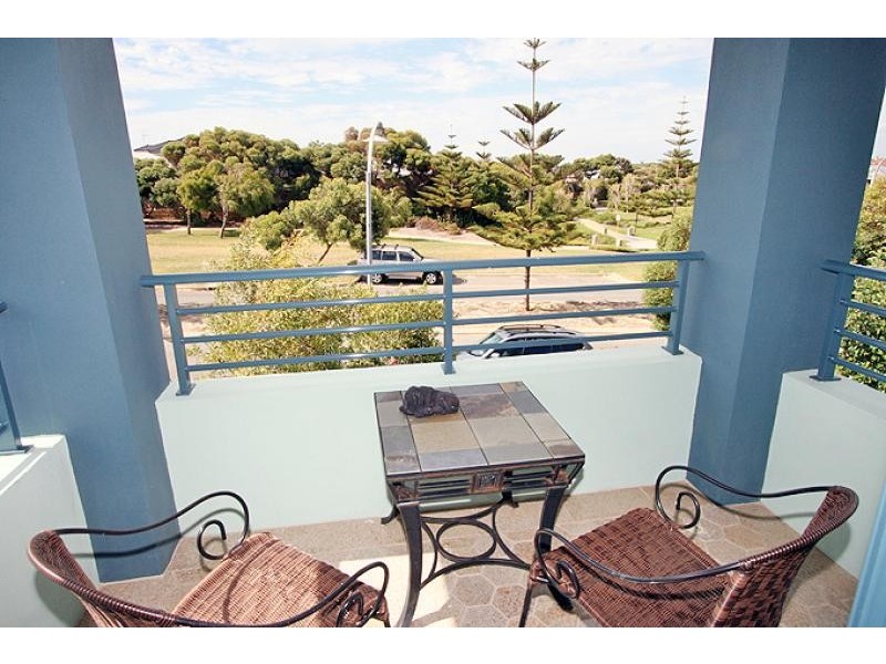 38 Boardwalk Boulevard, Halls Head WA 6210