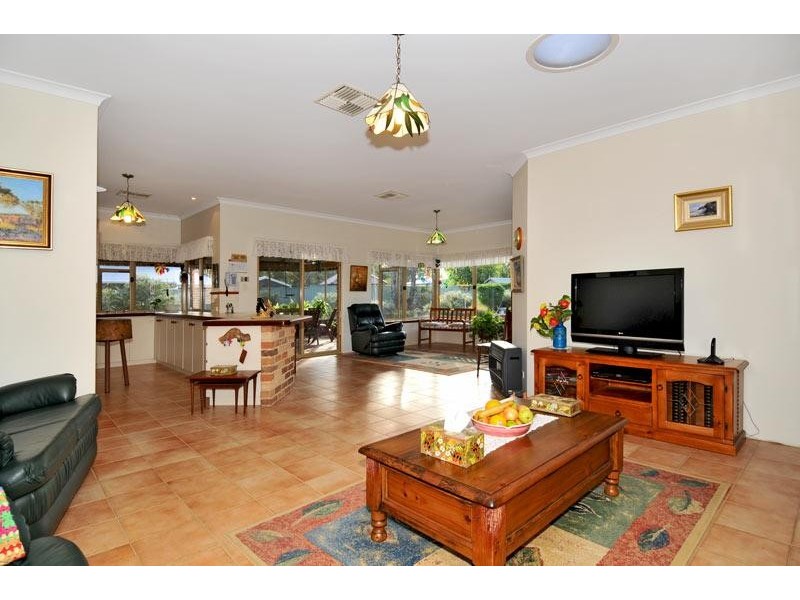 86 Victoria Circle, Greenfields WA 6210