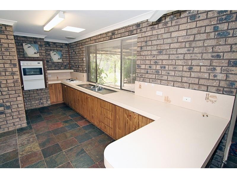 2 Liston Place, Greenfields WA 6210