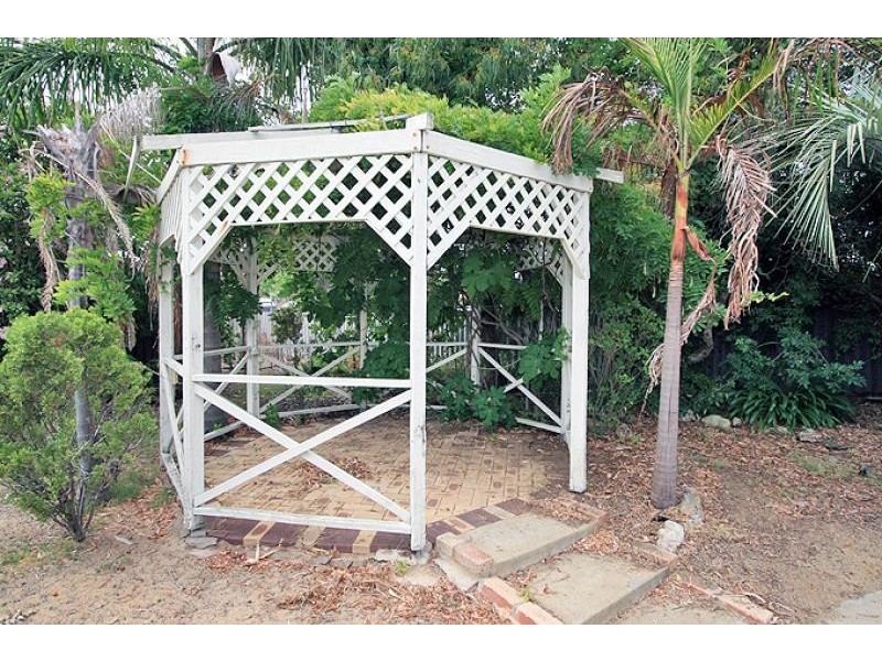 2 Liston Place, Greenfields WA 6210