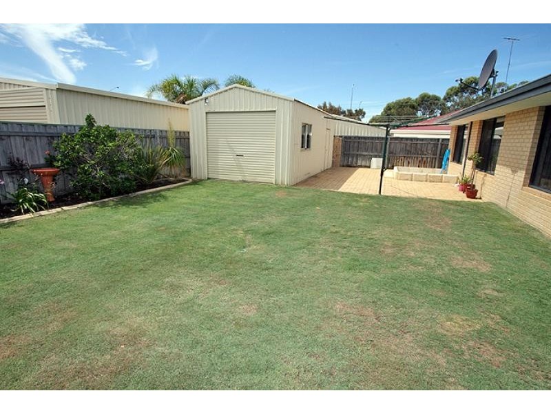 24 Waxflower Vista, Halls Head WA 6210