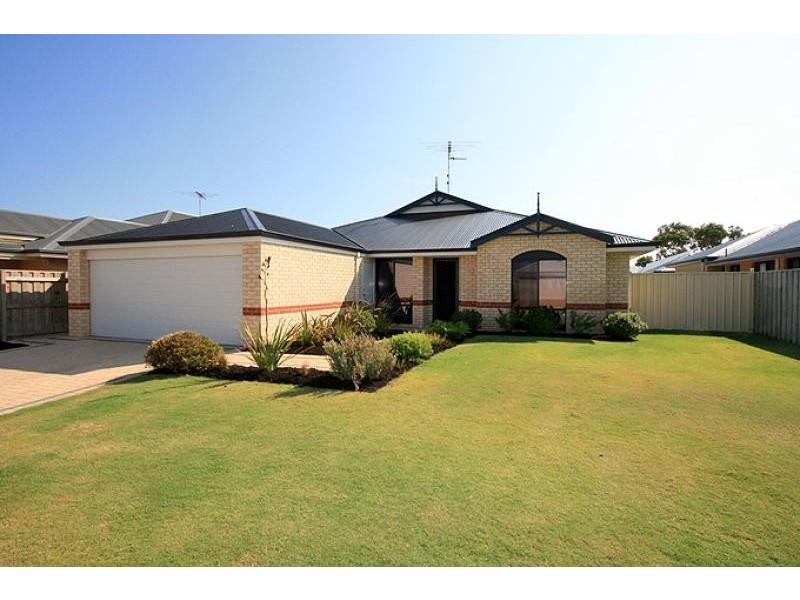6 Lutea Road, Halls Head WA 6210