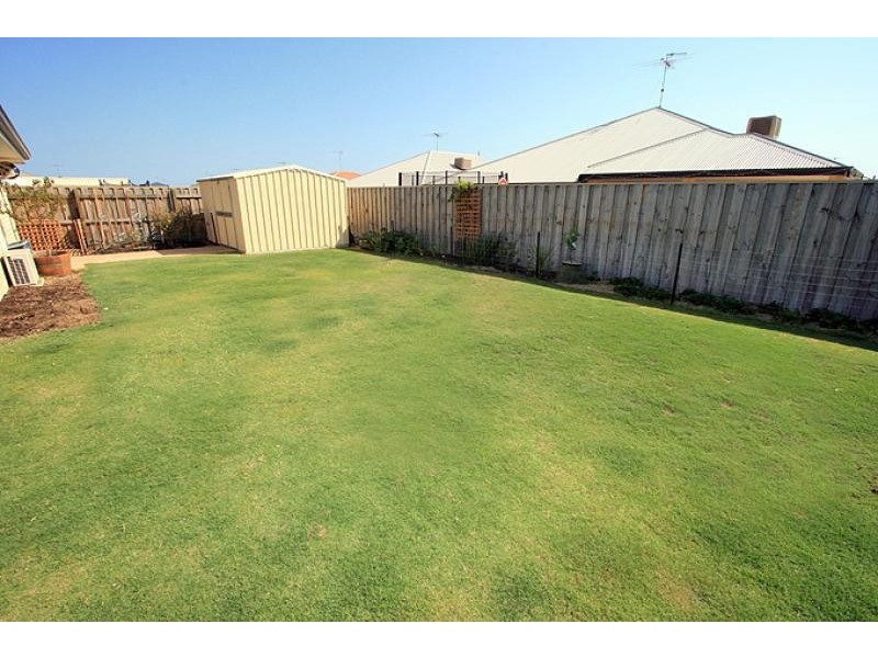 6 Lutea Road, Halls Head WA 6210