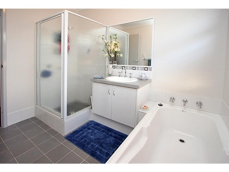 6 Lutea Road, Halls Head WA 6210