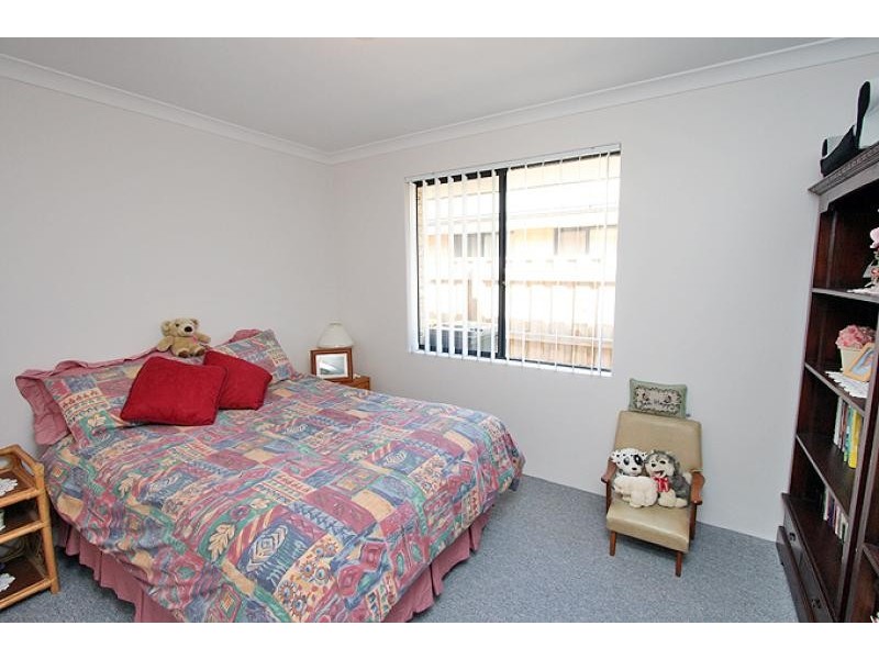 6 Lutea Road, Halls Head WA 6210