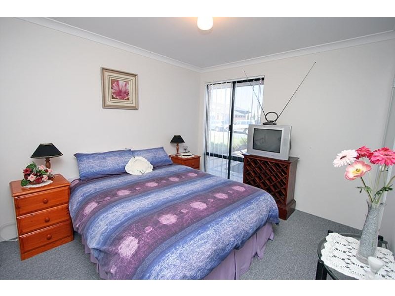 6 Lutea Road, Halls Head WA 6210