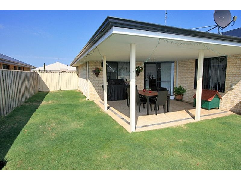 6 Lutea Road, Halls Head WA 6210