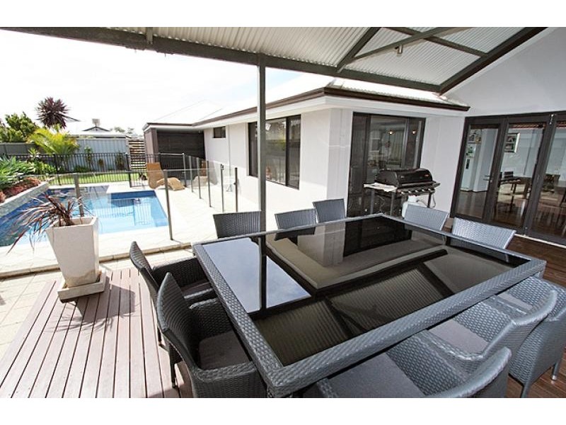 12 Regia Pass, Madora Bay WA 6210