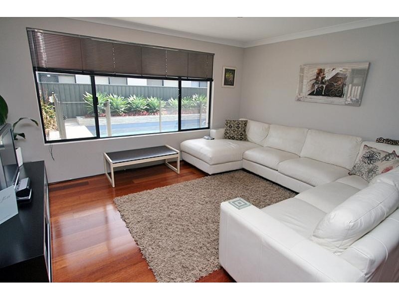12 Regia Pass, Madora Bay WA 6210
