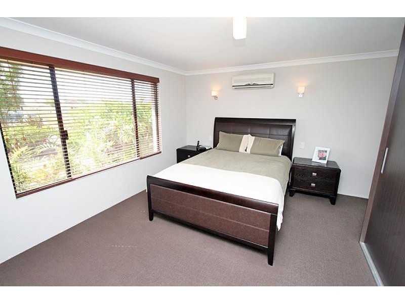 12 Regia Pass, Madora Bay WA 6210