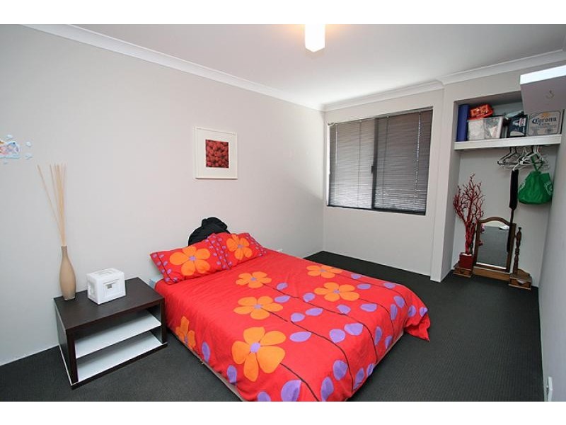 12 Regia Pass, Madora Bay WA 6210