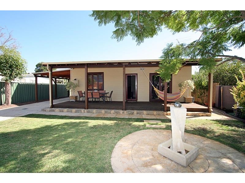 8 a Roy Road, Coodanup WA 6210