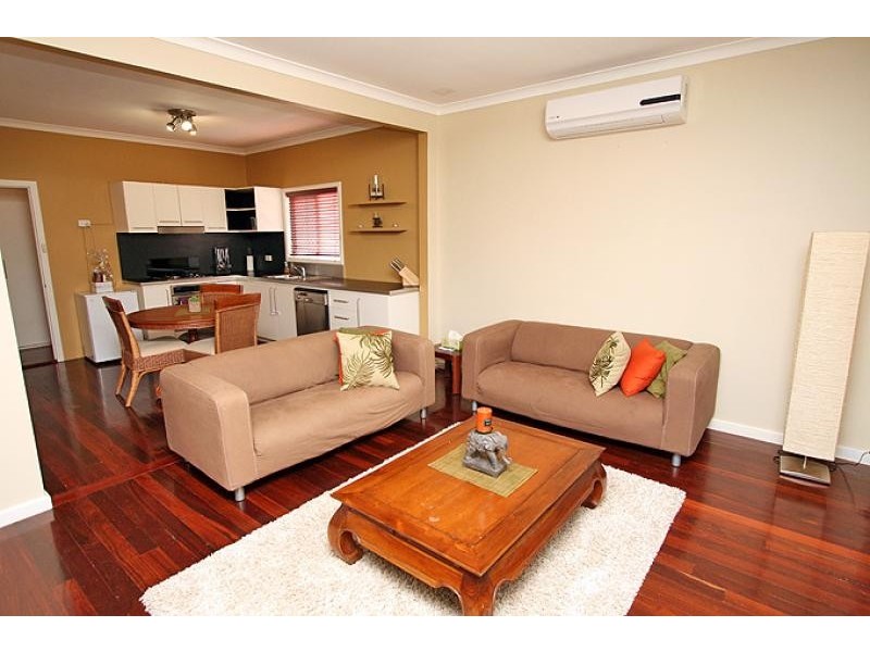 8 a Roy Road, Coodanup WA 6210