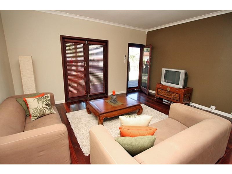 8 a Roy Road, Coodanup WA 6210