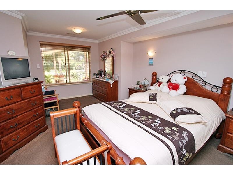 40 Boardwalk Boulevard, Halls Head WA 6210