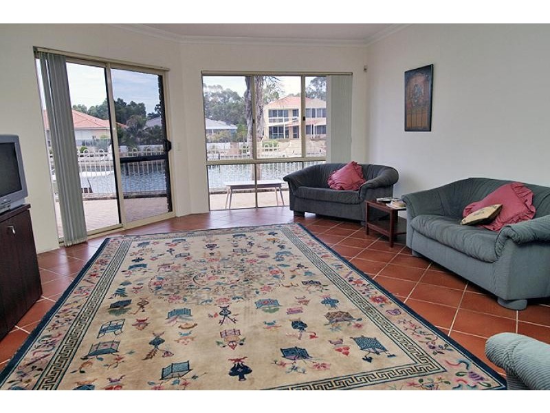 9 Quayside Close, Halls Head WA 6210