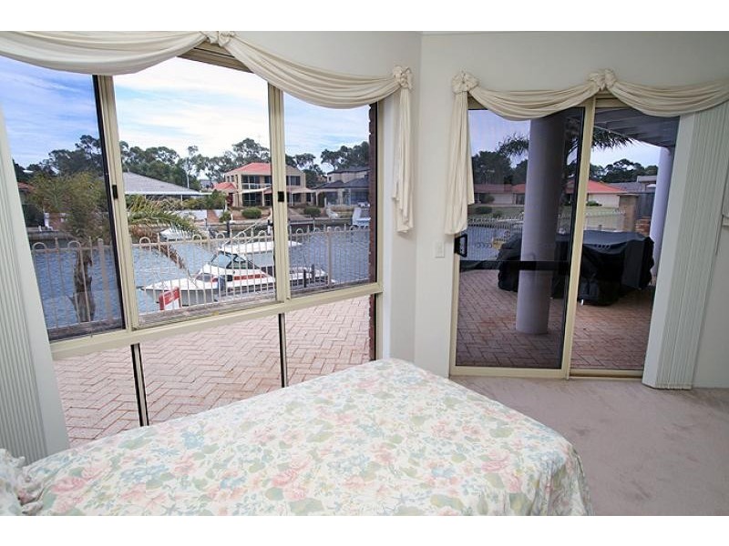 9 Quayside Close, Halls Head WA 6210