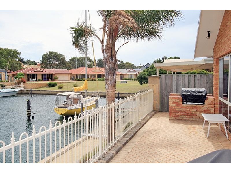 9 Quayside Close, Halls Head WA 6210