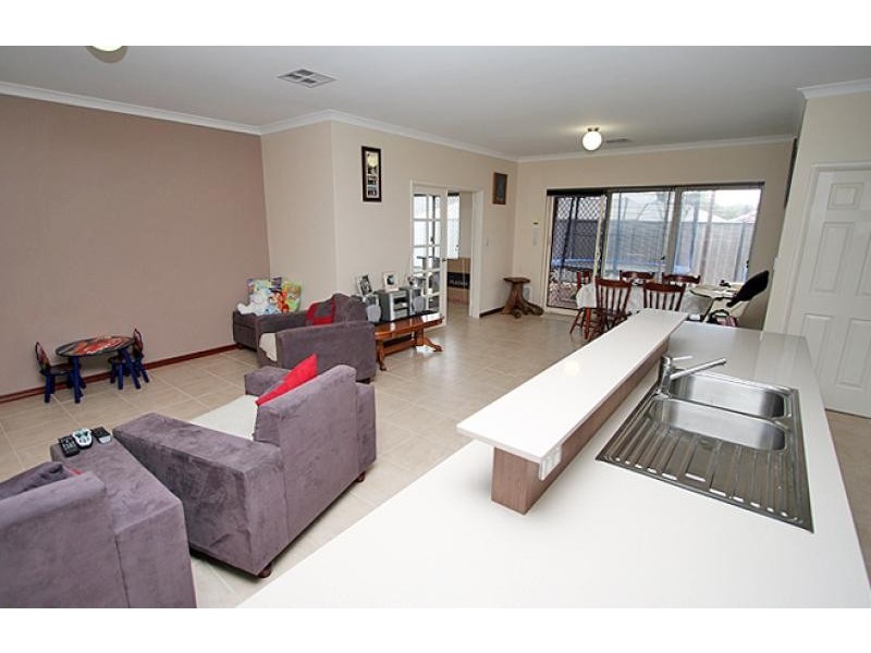 19 Cimarron Edge, Meadow Springs WA 6210