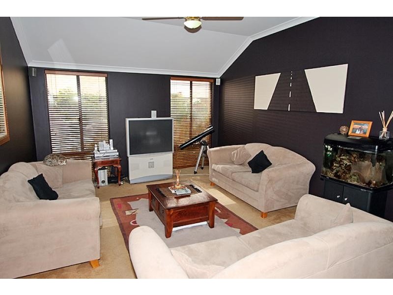 8 Karon Vista, Halls Head WA 6210
