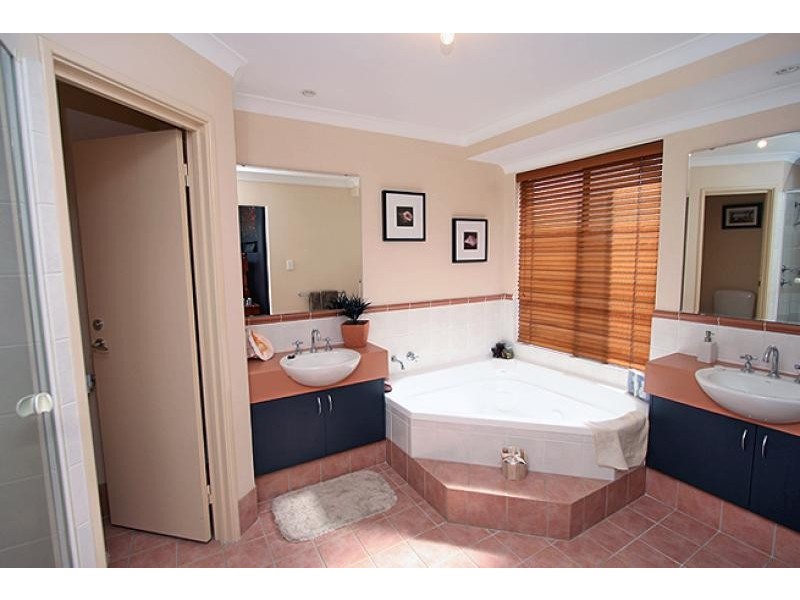 8 Karon Vista, Halls Head WA 6210