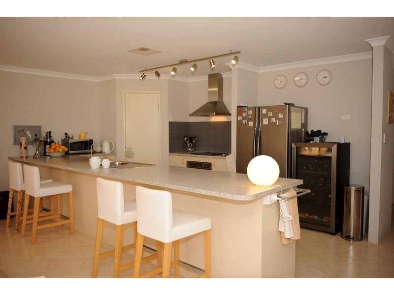 35 Tranquility Way, Halls Head WA 6210