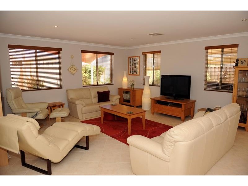 35 Tranquility Way, Halls Head WA 6210