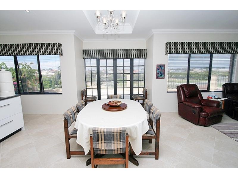 8 Asper Way, Halls Head WA 6210