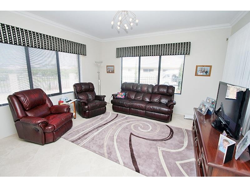 8 Asper Way, Halls Head WA 6210