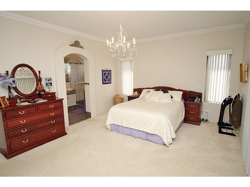 8 Asper Way, Halls Head WA 6210