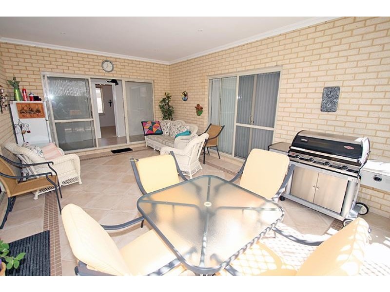 8 Asper Way, Halls Head WA 6210