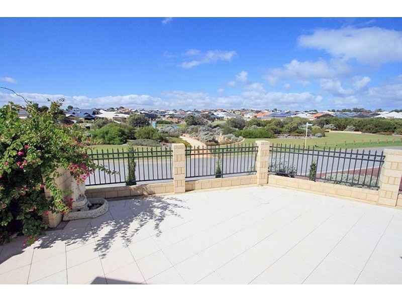 8 Asper Way, Halls Head WA 6210