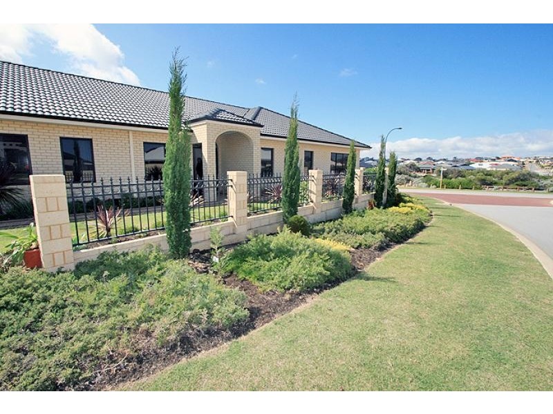 8 Asper Way, Halls Head WA 6210