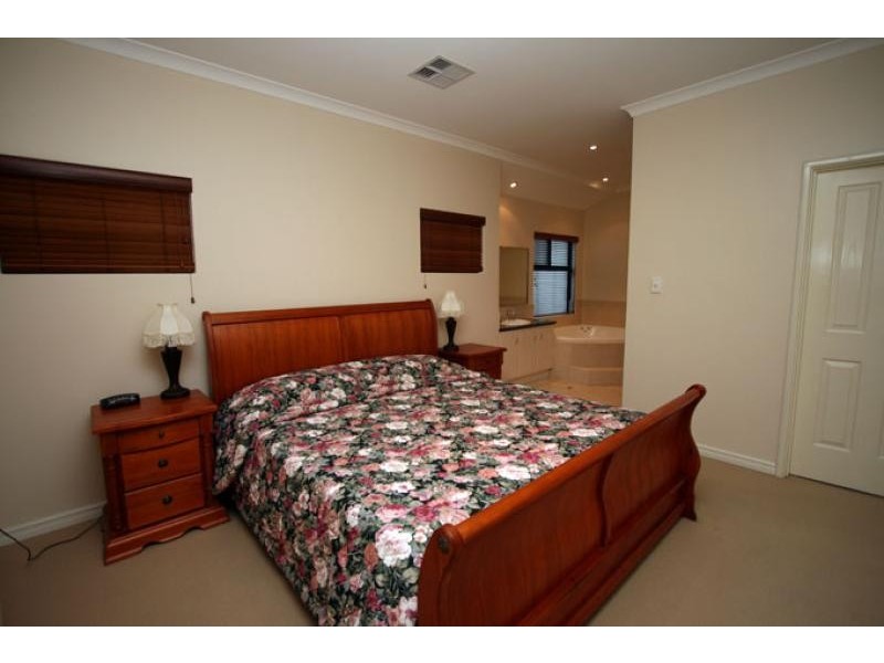 29 Starfire Close, Halls Head WA 6210