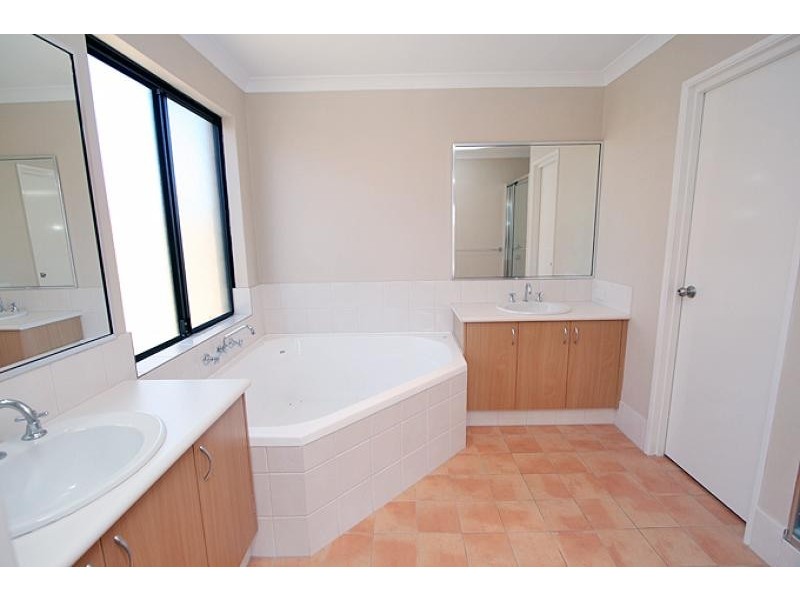 64 Northport Drive, Wannanup WA 6210