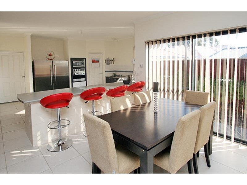 25 Tranquility Way, Halls Head WA 6210