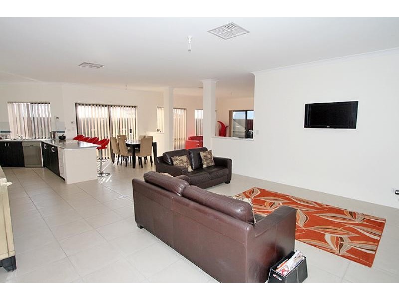 25 Tranquility Way, Halls Head WA 6210