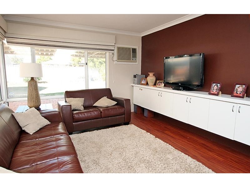 4 Templetonia Promenade, Halls Head WA 6210