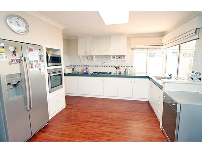 4 Templetonia Promenade, Halls Head WA 6210