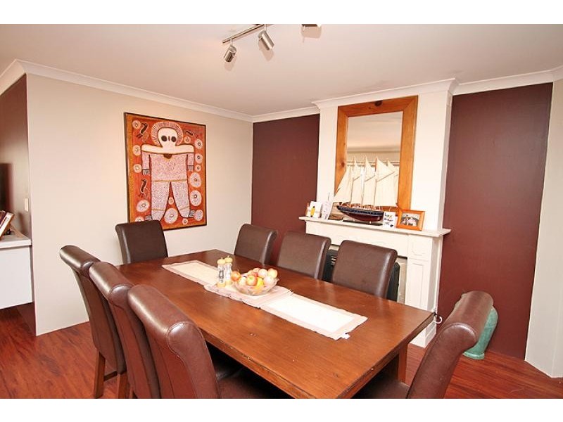 4 Templetonia Promenade, Halls Head WA 6210