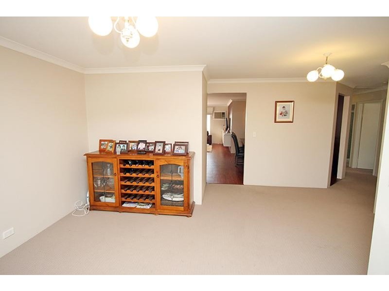 4 Templetonia Promenade, Halls Head WA 6210