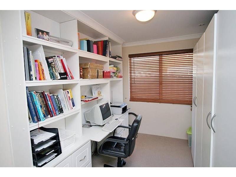4 Templetonia Promenade, Halls Head WA 6210