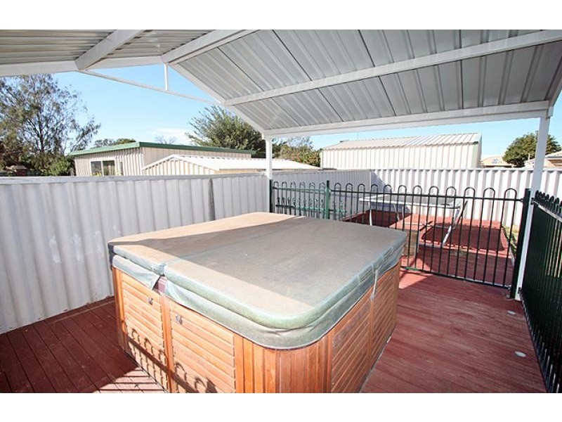 4 Templetonia Promenade, Halls Head WA 6210