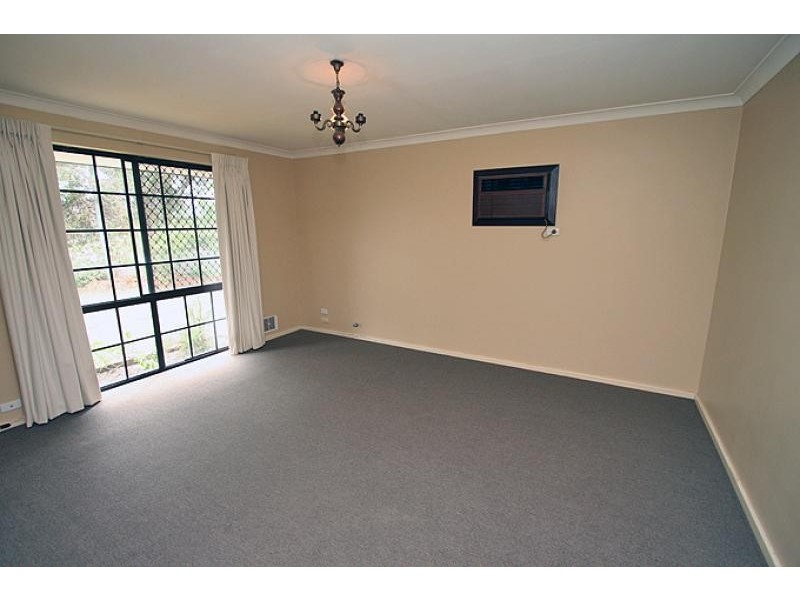 2 Liston Place, Greenfields WA 6210