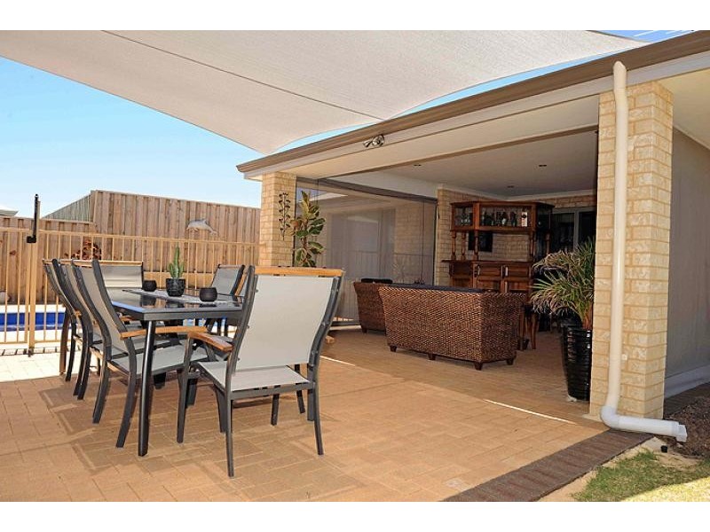 24 Marsdenia Road, Halls Head WA 6210