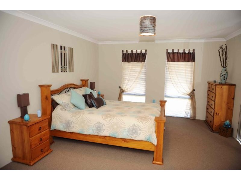 24 Marsdenia Road, Halls Head WA 6210