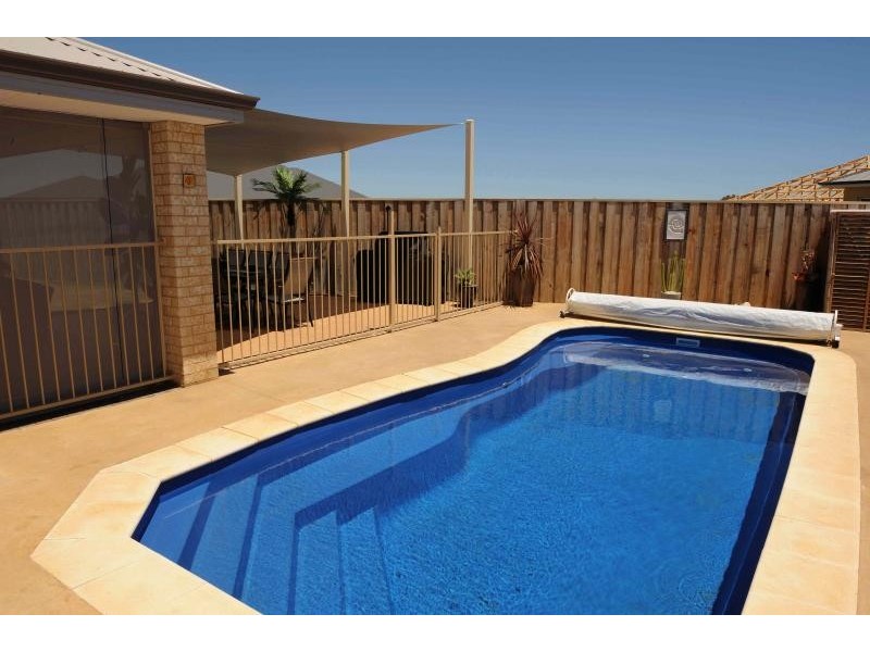 24 Marsdenia Road, Halls Head WA 6210